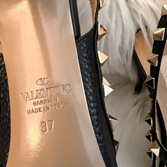 ROCKSTUD GRAINY LEATHER ANKLE STRAP PUMP - Picture 9 of 16